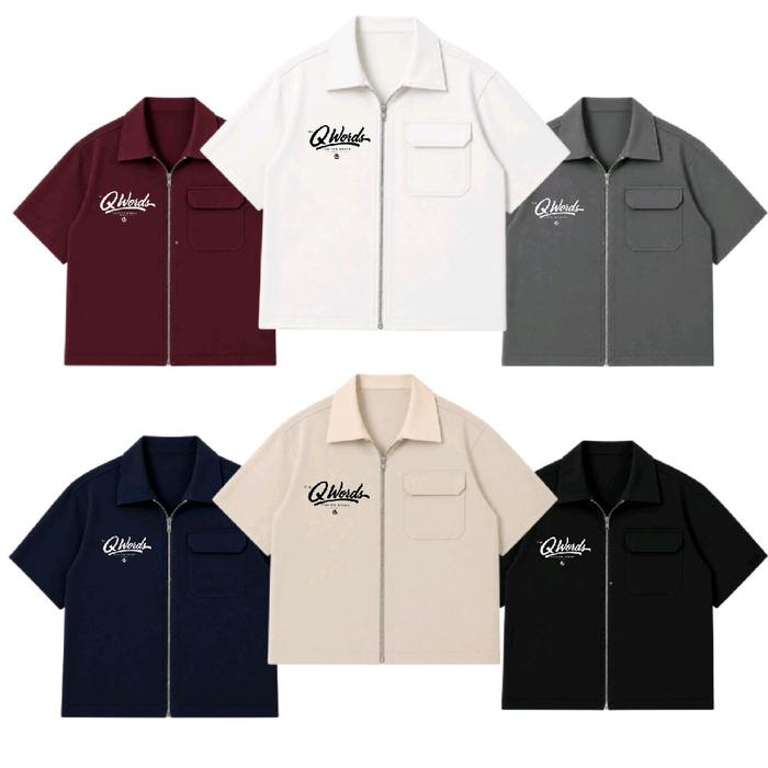 QWords Kemeja Zipper Lengan Pendek dengan Logo QWords dan Saku Depan untuk Pria dan Wanita