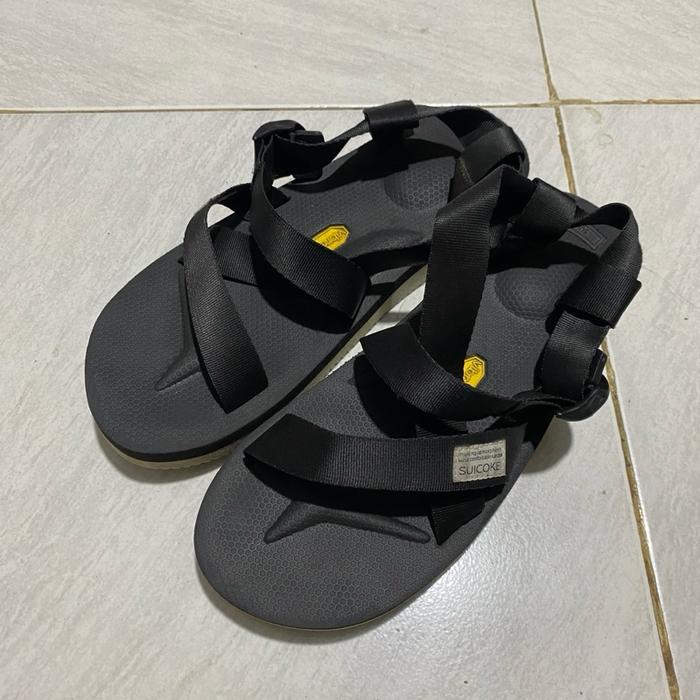 Sendal suicoke black white