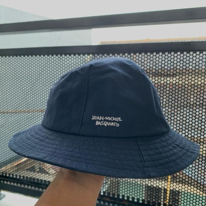 Topi bucket hat jean michel basquiat jmb