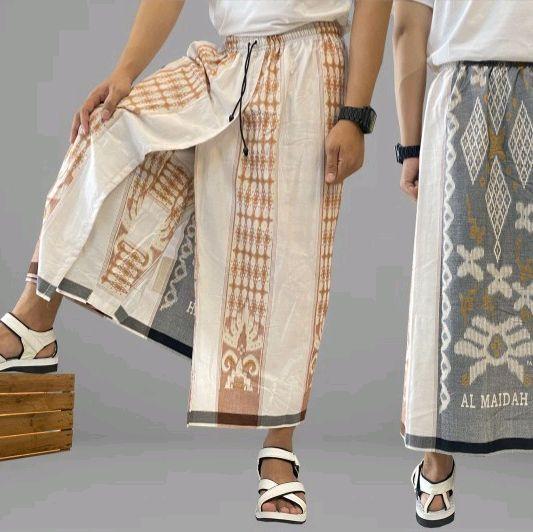 Sarung Putih Tumpal Al Maidah