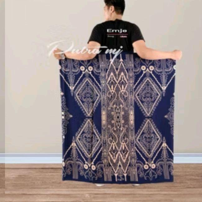 Sarung Batik Motif Elegan Warna Biru Tua untuk Pria dan Wanita Songket Tenun