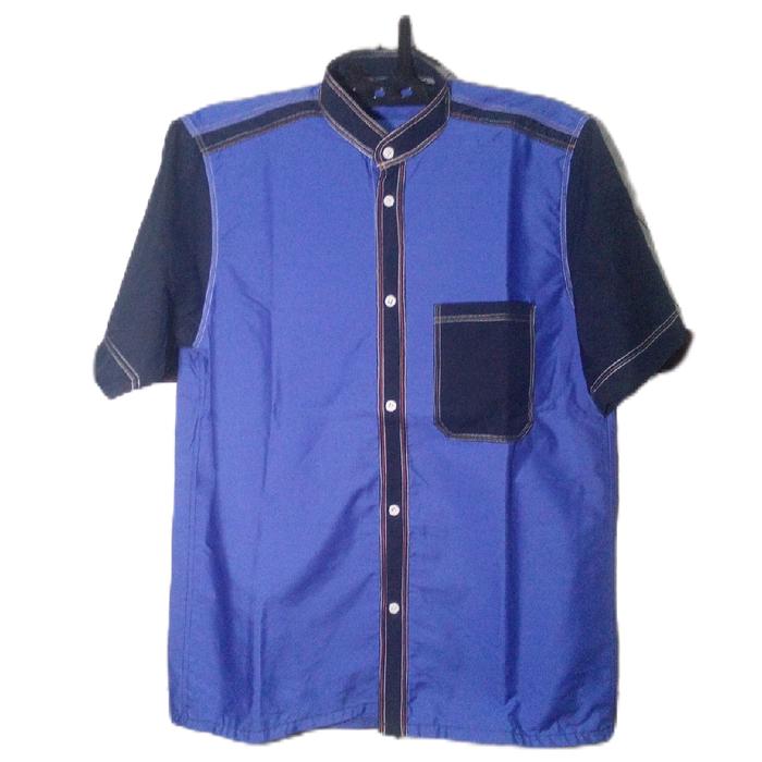 Kemeja Koko Pria Biru Langit dengan Lengan Pendek dan Saku Depan Model Casual