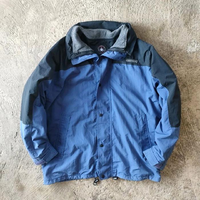Converse Jaket Double Layer Biru dengan Lapisan Dalam Tebal dan Desain Stylish untuk Musim Dingin