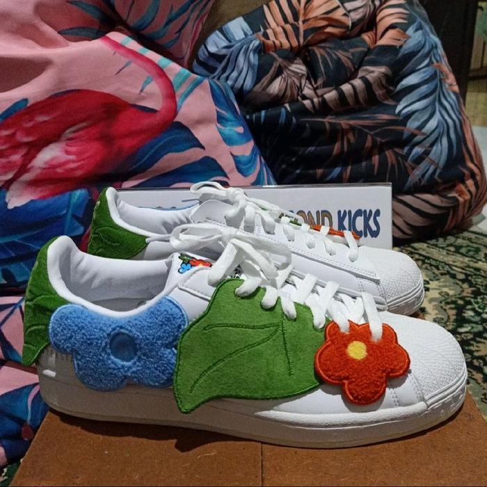 Sepatu Bekas Adidas Superstar x Melting Sadness - Size 44 Preloved