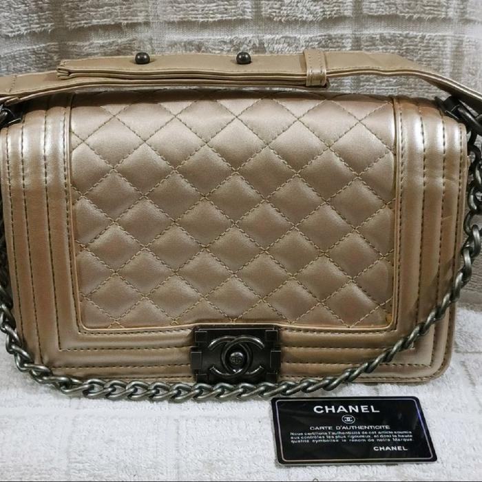 chanel boy size 10 caviar holo 24