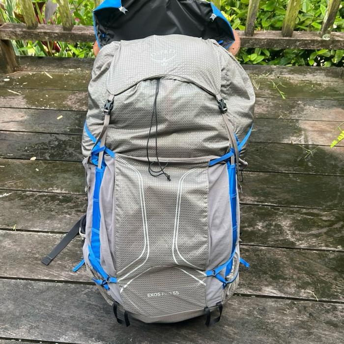 Osprey Exos Pro 55 Tas Ransel Hiking Kapasitas Besar dengan Desain Ergonomis dan Fitur Ventilasi Opt