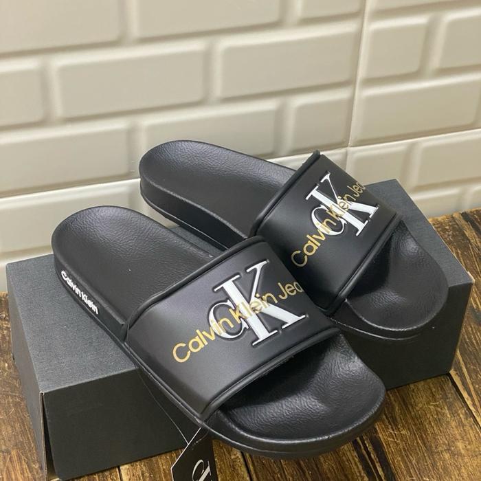 Calvin Klein Sandal Hitam & Navy dengan Logo CK Elegan dan Nyaman