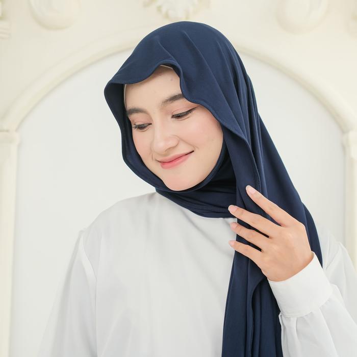 Zisha Hijab Pashmina Kaos Rayon Warna Putih Tulang Cream - Kerudung Muslim Wanita Instan Panjang 175
