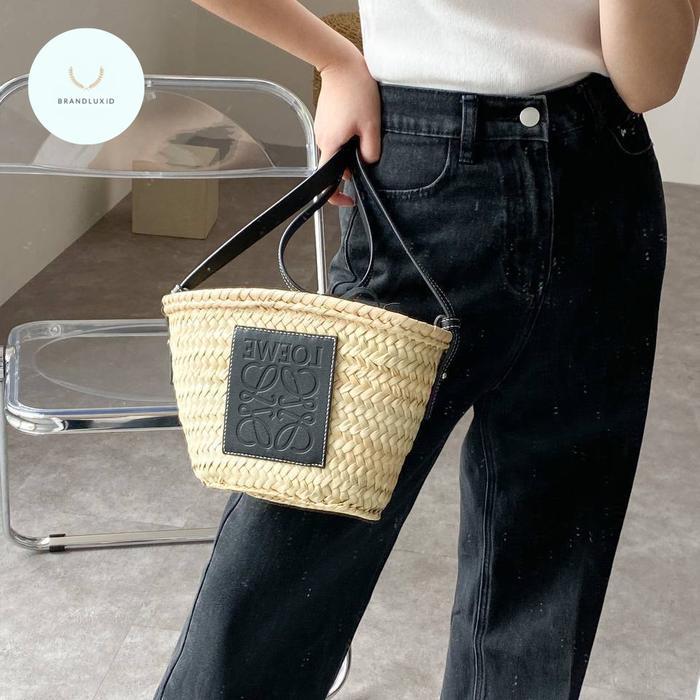 LOEWE DRAWSTRING BUCKET BAG NATURAL / BLACK