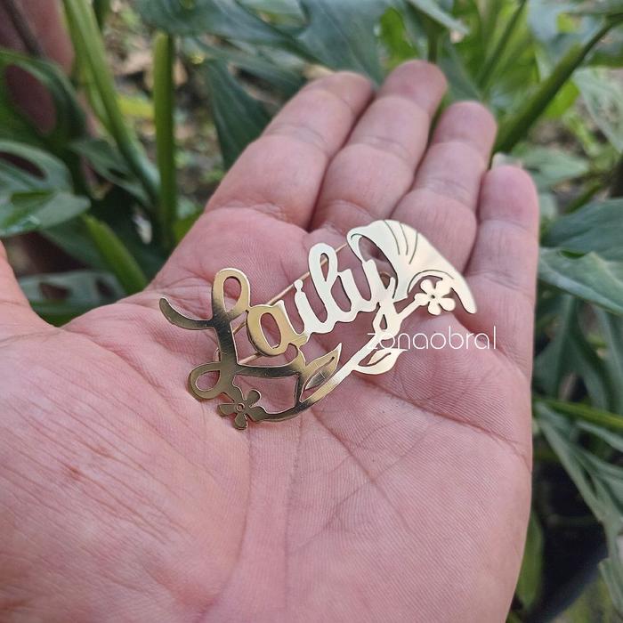 Bross Nama Sendiri Motif Hijab Kuningan Plat Tebal Warna Gold - Cantik - Dewasa Hadiah Souvenir Clip
