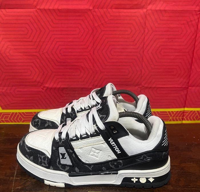 Sepatu second branded Lv trainers panda size 41