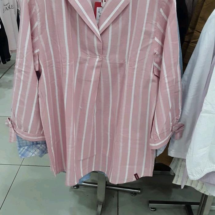 Kemeja Ako Ori Matahari - Baju Wanita Bernada Pastel dengan Motif Garis Putih