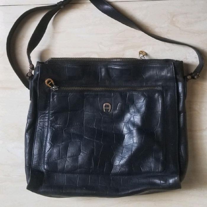 tas selempang aigner original