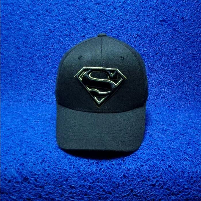 topi superman DC hitam size m