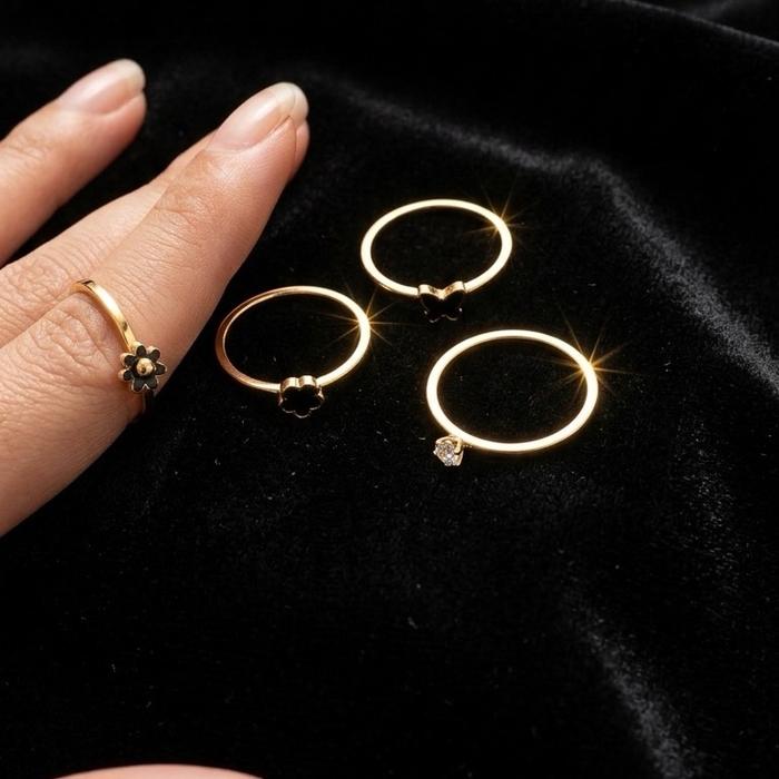 Gelang 2 Layer Daun Semanggi Elegan dan Anggun dengan Desain Bunga Kering di Bagian Bawah