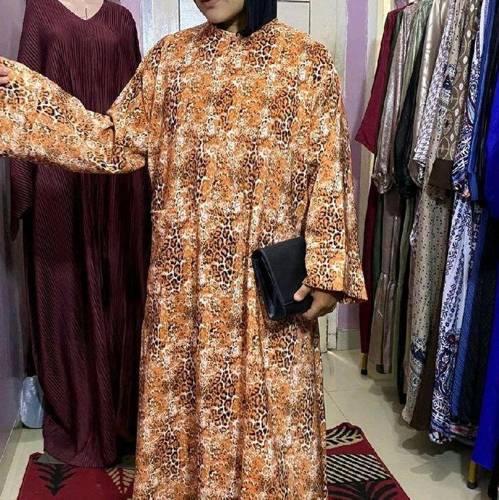 abaya sahla motif leopard warna bata