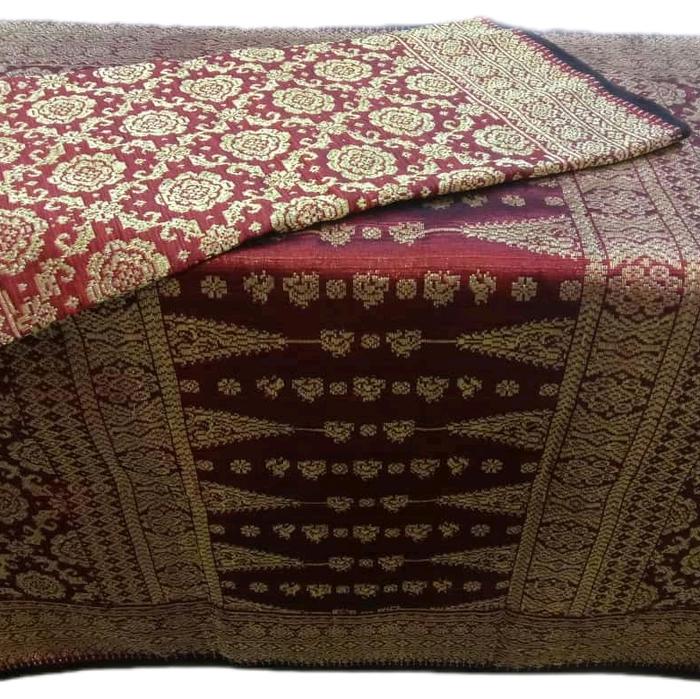 Songket Tenun Palembang Asli Merah Maroon Motif Bunga besar Benang Kain Tradisional dengan Desain Ek