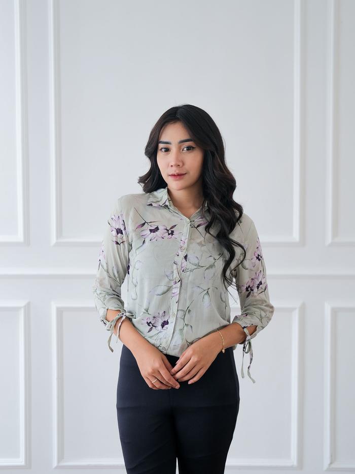 TWO SISTERS Kemeja/Blouse Wanita Motif Bunga