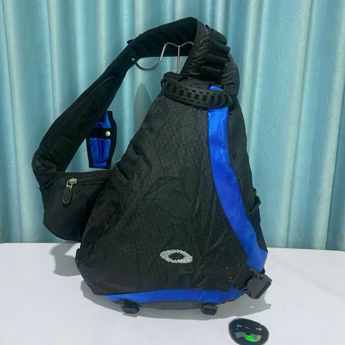 Oakley sandbag / crosbody