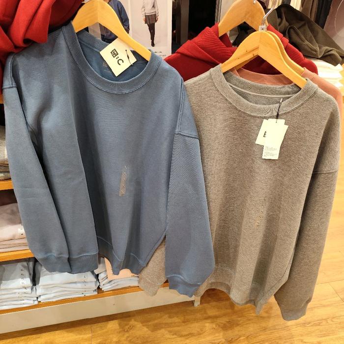 Sweater Oversize Pria Uniqlo X Uniqlo C (Unisex)