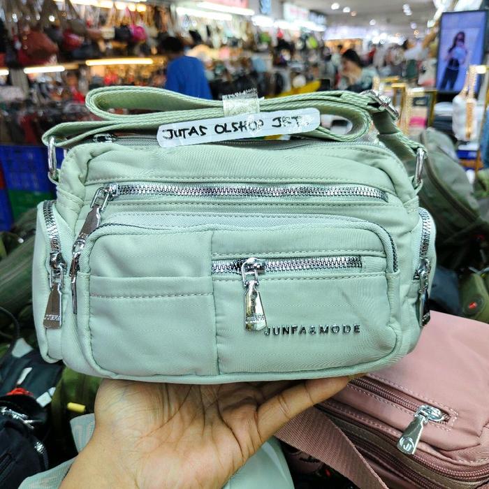 TAS SELEMPANG WANITA JUNFA 9955-362 BAHAN PARASUT