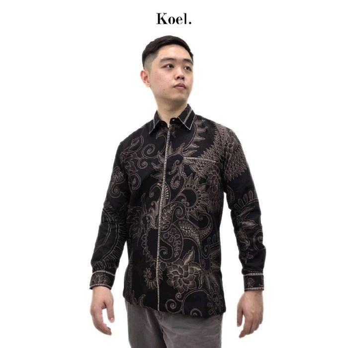 Koel Batik Smock Bordir Satria Kopi Hitam Lengan Panjang Pria Slimfit Katun Dobby Lapis Trikot