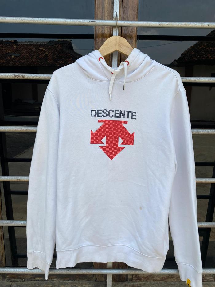 Descente Hoodie Unisex Putih dengan Logo Keren untuk Pria dan Wanita Desain Sederhana Namun Menarik 