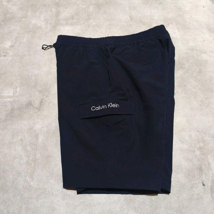 Celana pendek cargo pria ck Calvin klien navy bekas