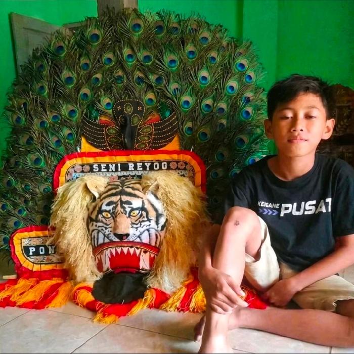 Reog Ponorogo Bulu Merak untuk Anak-anak Fashion Mainan Anak-anak Ukuran 1m Terbuat dari Bulu Ayam
