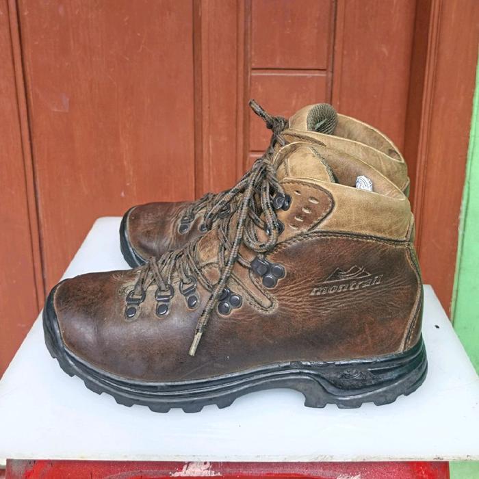 sepatu boots outdoor kulit montrail 38