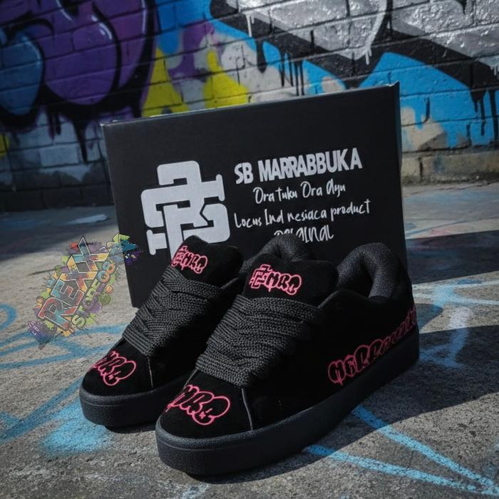 Sepatu gemuk skate sneakers model grafiti cocok untuk cowo cewe remaja sewasa casual sneakers hitam