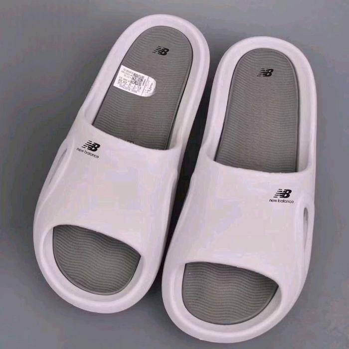 New Arrival NEW BALANCE Sandal Pria Wanita Slip ON Sendal Selop Terbaru Cream-39 Bahan Synthetic Lea