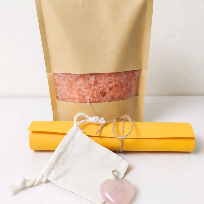 Paket Healing Liontin Rose Quartz & Garam Himalayan untuk Kesehatan dan Keseimbangan