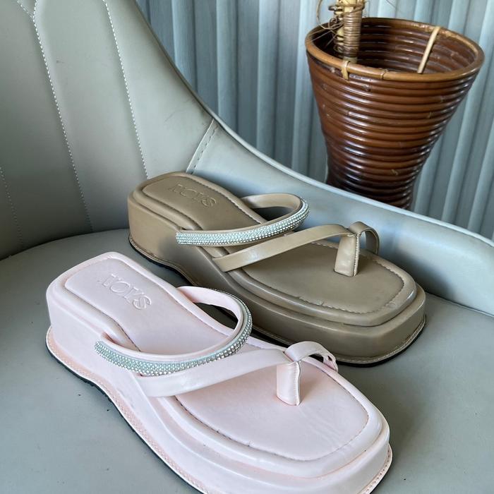 Sendal sampan Sandal Wanita