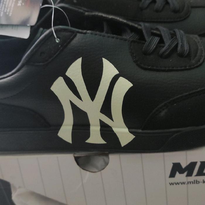 Sepatu MLB NY Side White Gold All Black 100% Original untuk Pria dan Wanita (Size 42)