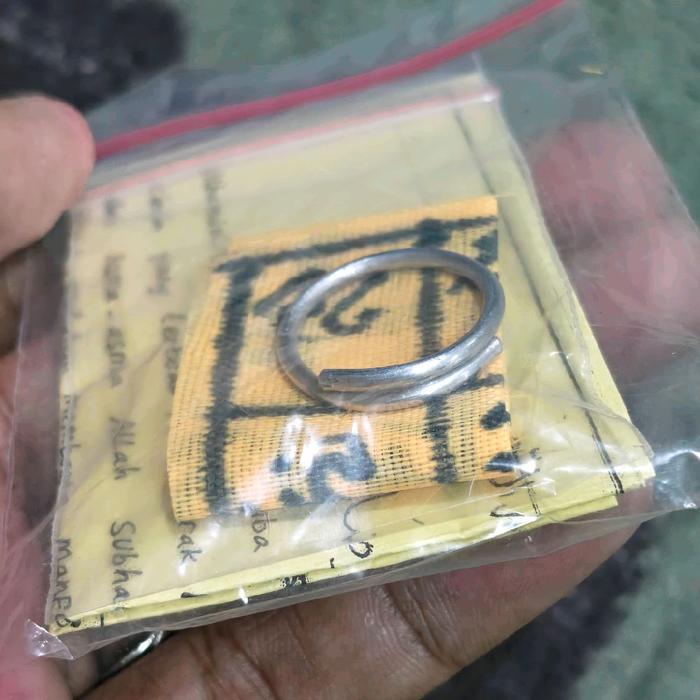 cincin karya guru mahbub dalam pagar