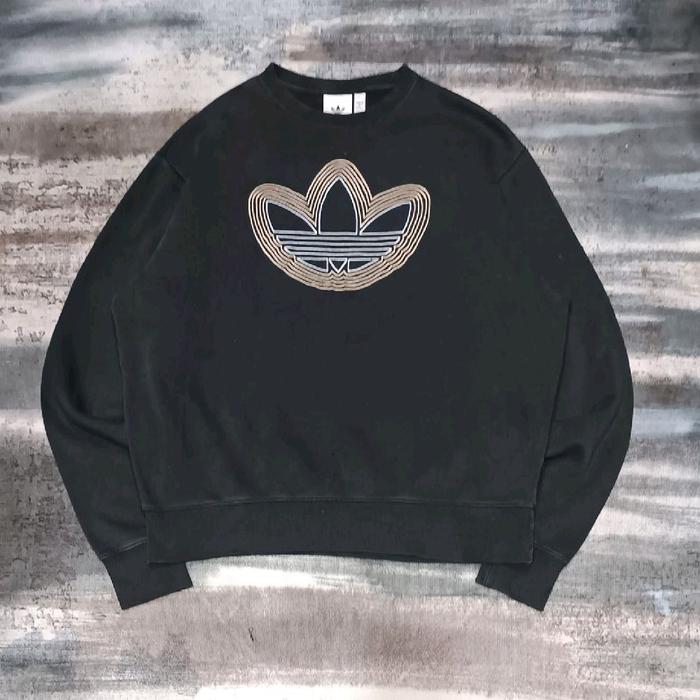 crewneck Adidas trefoil center logo bordir gradasi