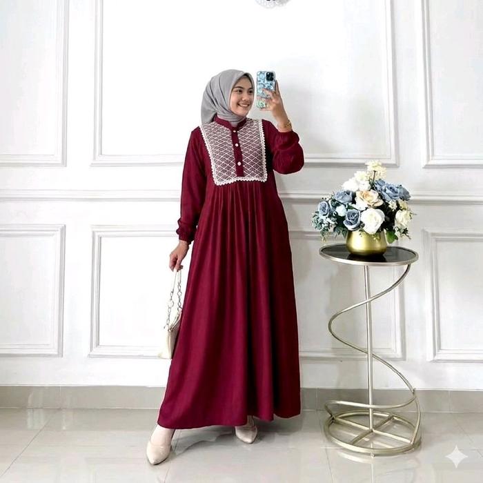 Burkat Dress Gamis Maroon Elegan dengan Renda Putih untuk Tampilan Mewah dan Modis