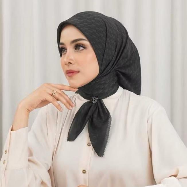Buttonscarves ~ Leena Monogram
