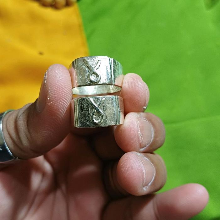 Cincin Khas Tradisional — Terbuat dari Logam Uang Lama