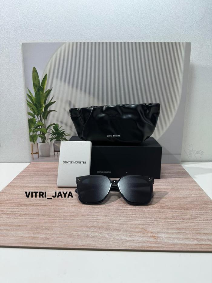 GENTLE MONSTER HER ORIGINAL Kacamata Hitam Stylish dengan Box dan Kemasan Elegan Vitri_Jaya Desain M