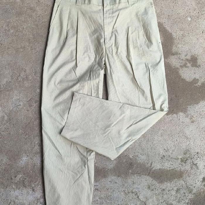 Celana Chino Crocodile - Celana Chino dengan Desain Crocodile yang Menarik
