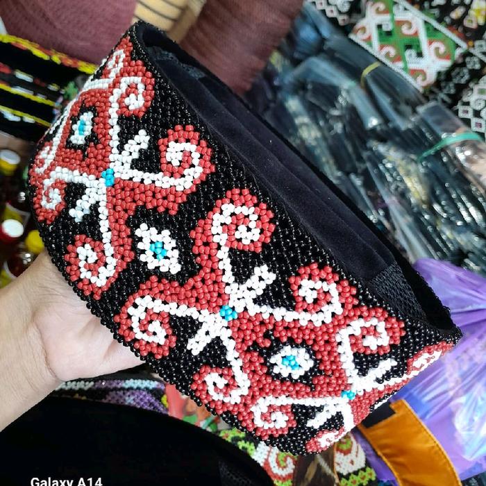 Peci Manik Khas Kalimantan
