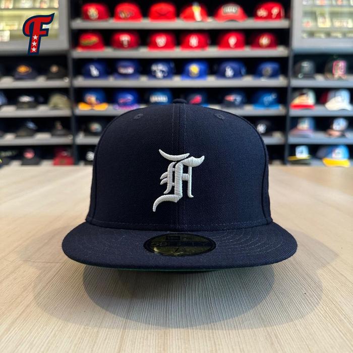Topi New Era MLB x FOG Fear Of God Essentials Collab Navy 59FIFTY Baseball Fitted Hat Original