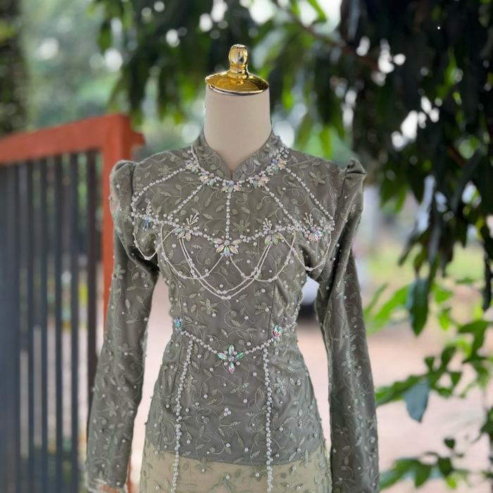 kebaya wisuda sage,kebaya wisuda ,kebaya wisuda modern,kebaya wisuda terbaru,kebaya lamaran