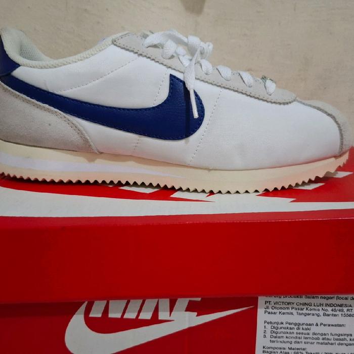 Nike Sepatu Sneakers Classic Cortez Nylon Putih dengan Logo Hijau Muda untuk Pria dan Wanita Model T