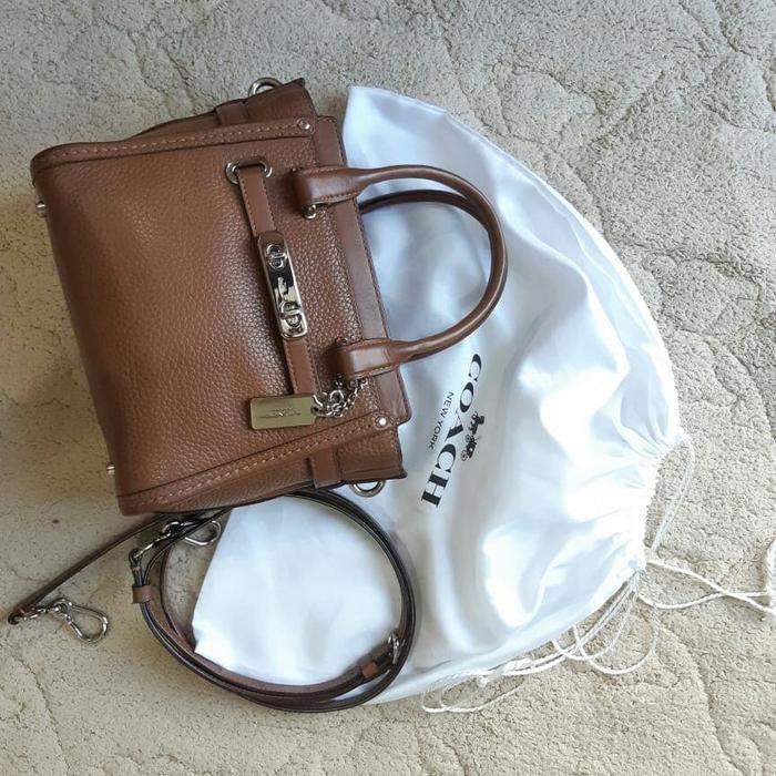 TAS WANITA MERK : COACH ORIGINAL. PRELOVED. KONDISI 90%. WARNA COKLAT.