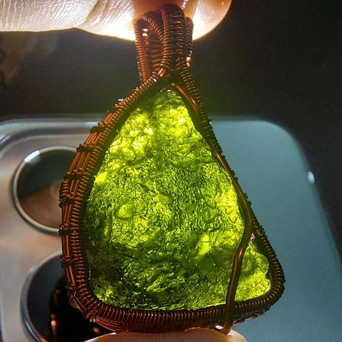 LIONTIN NATURAL MOLDAVITE IKAT TEMBAGA