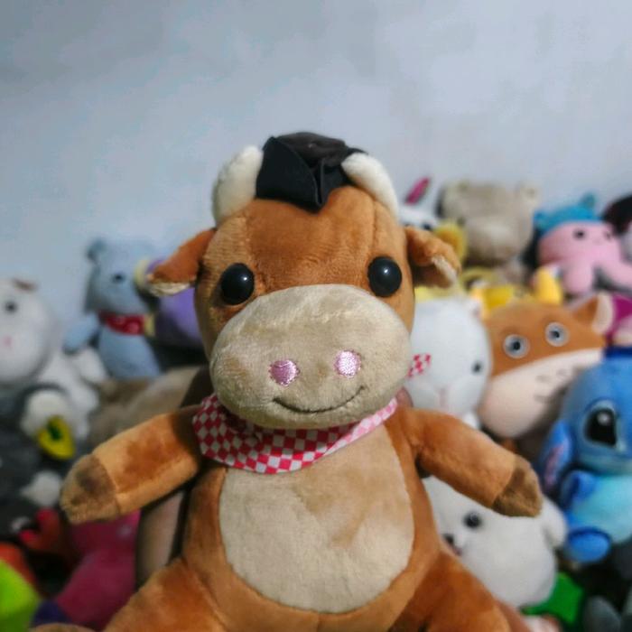 Boneka Sapi Lucu dengan Topi Hitam dan Syal Merah Putih Mainan Anak Terbaik untuk Hadiah