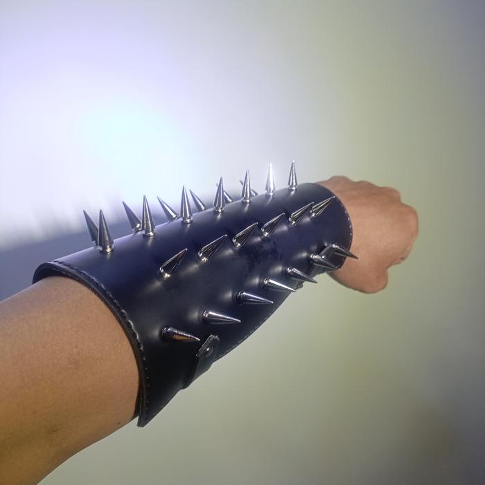 bracelet spiked leather metal gauntlet